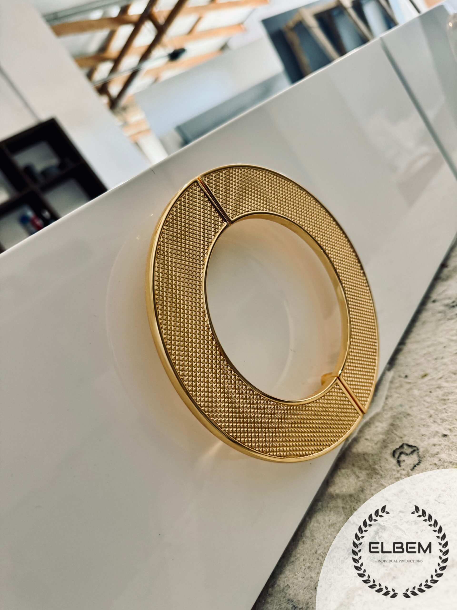 Podwieszana lakierowana szafka RTV LUNARIS - obrazek 4