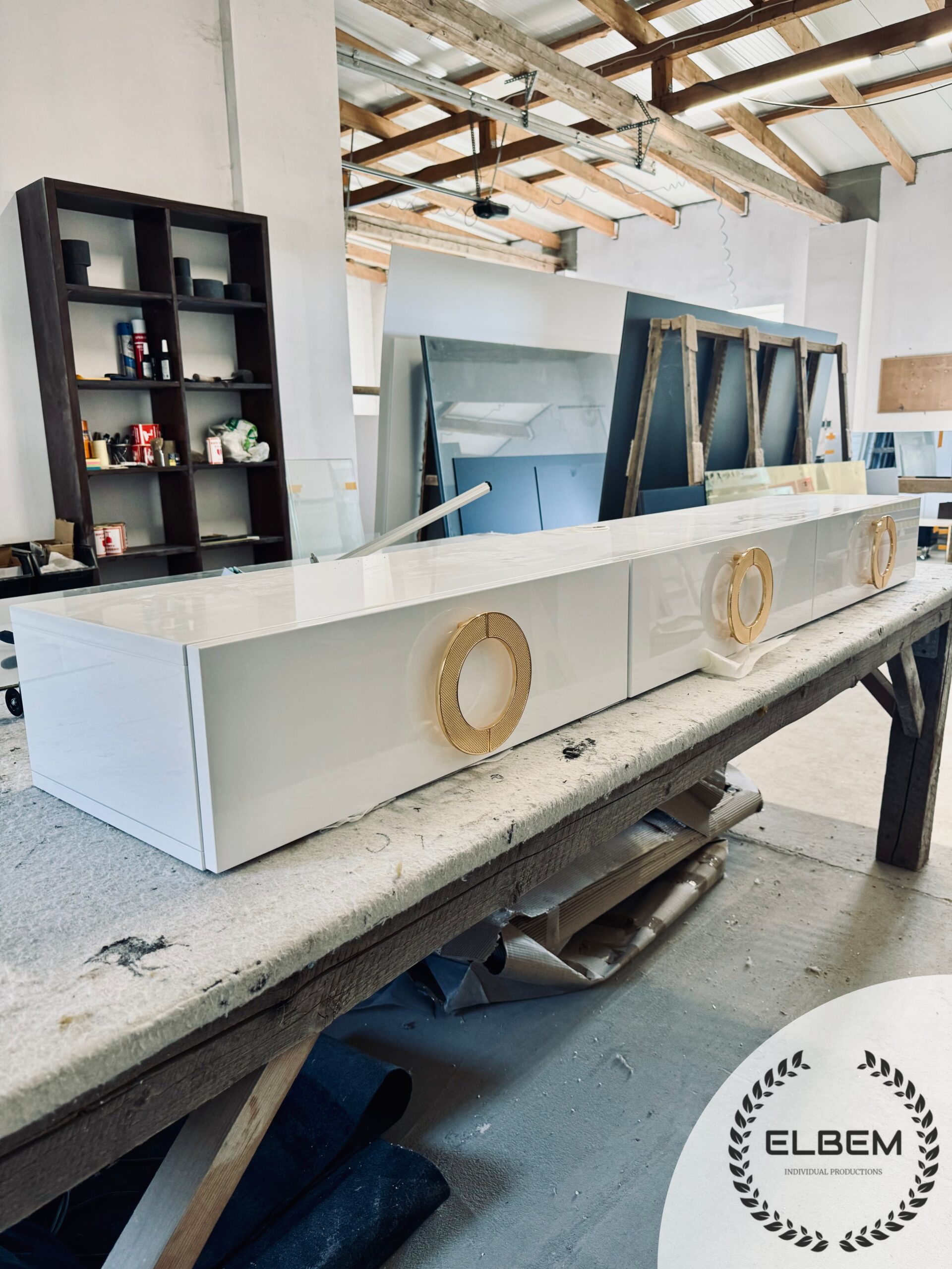 Podwieszana lakierowana szafka RTV LUNARIS - obrazek 5